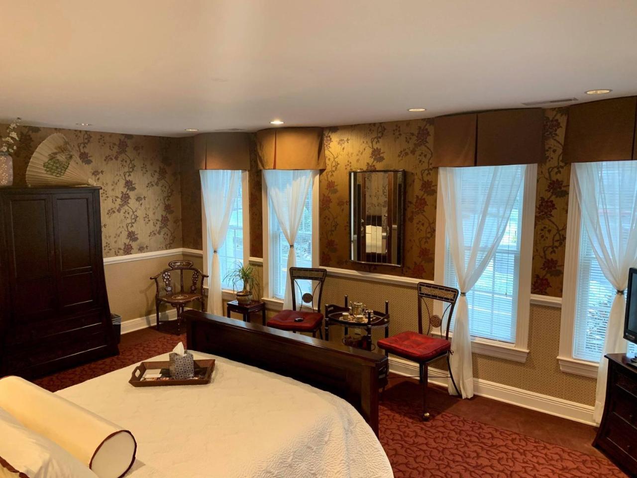 Bed and Breakfast The Lake Manor Morgantown Екстер'єр фото